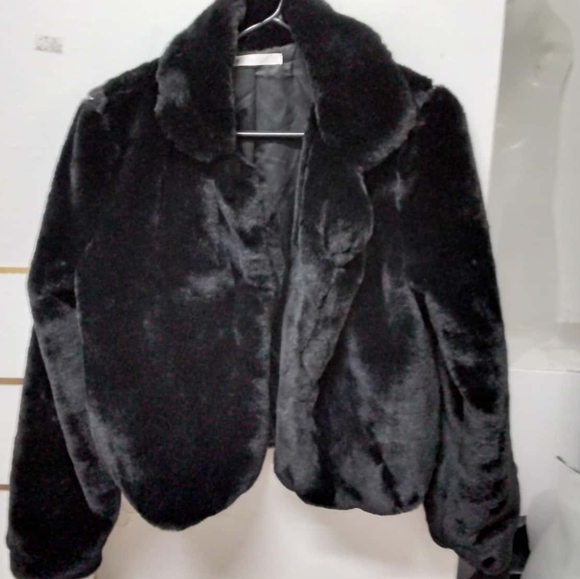 SAINTS + SECRETS Cosy Black Faux Fur Open Winter Jacket - Picture 3 of 5